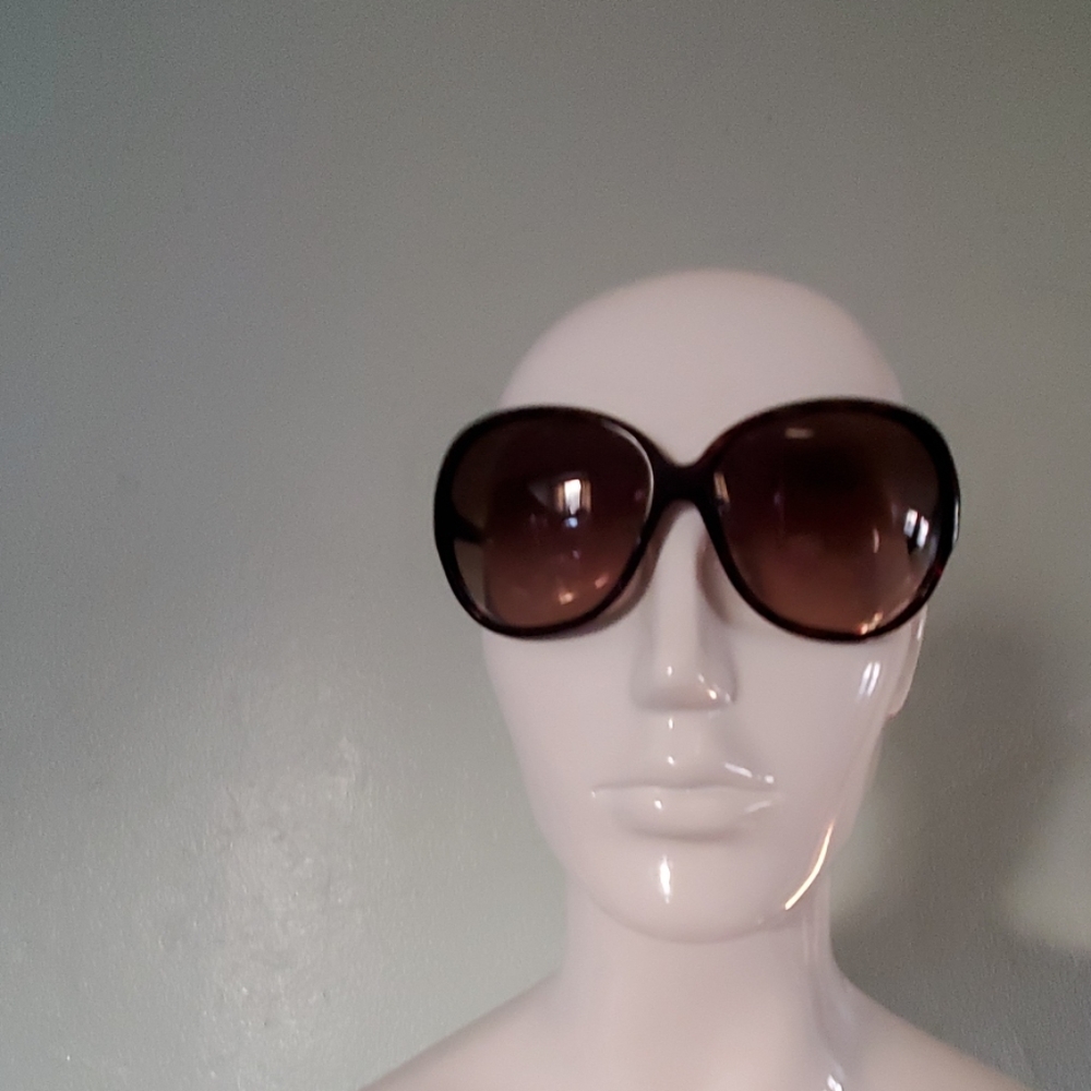 Prada sunglasses - Picture 6 of 6